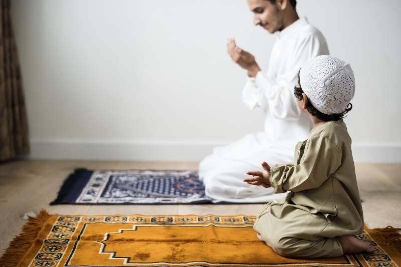 في رمضان وفي كل الأوقات ننقل لأبنائنا التعاليم الإسلامية 